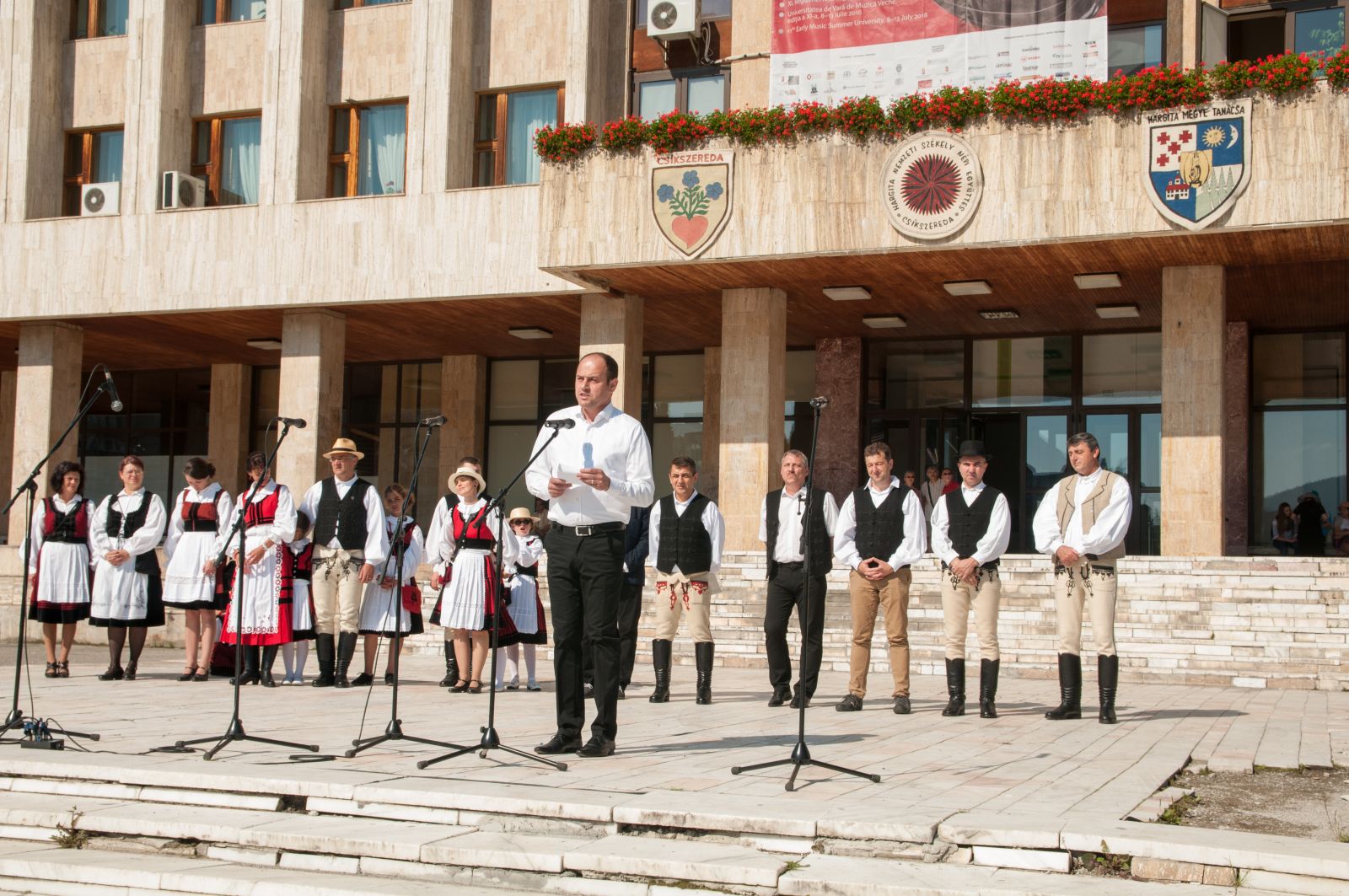 Kovászna Megye Tanácsának alelnöke, Grüman Róbert a 350 fős háromszéki hagyományőrzőkkel érkezett Csíkszeredába.